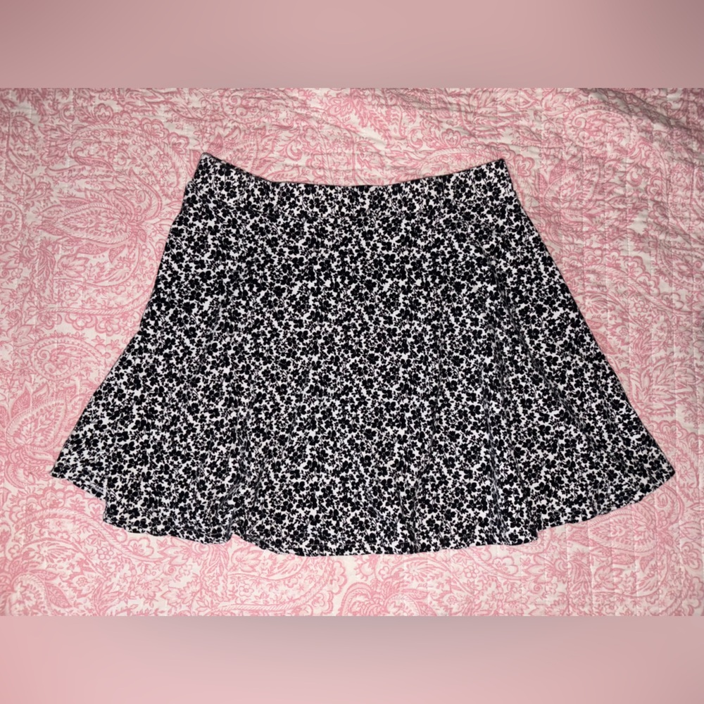 Aeropostale Black and White Floral Skirt Size M